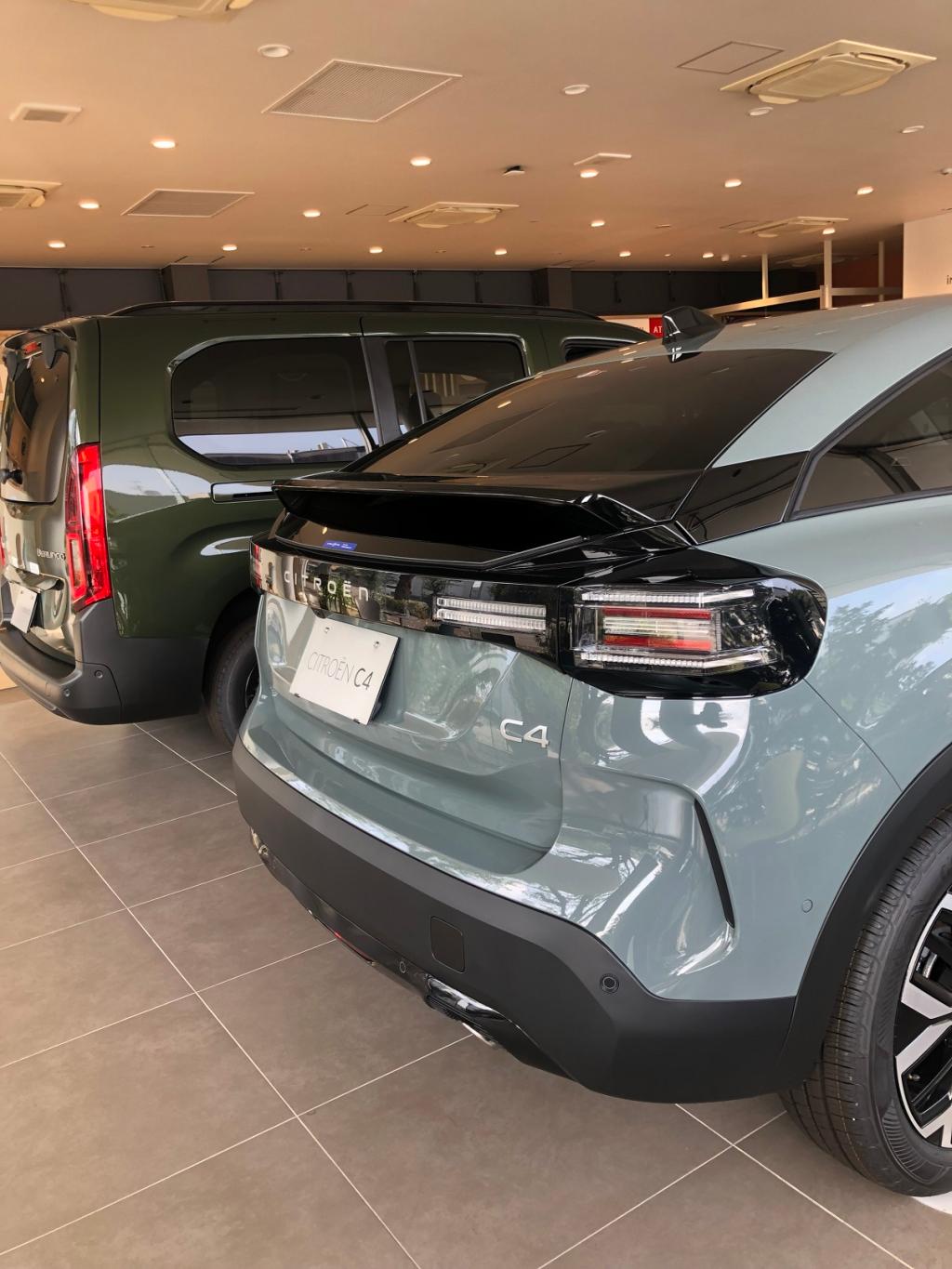 新型Ｃ４ Ｈｙｂｒｉｄ(エクステリア編）