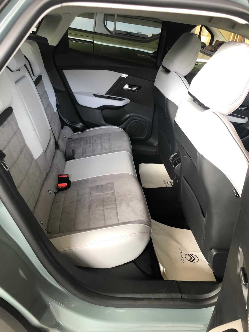 新型Ｃ４ Ｈｙｂｒｉｄ(インテリア編）