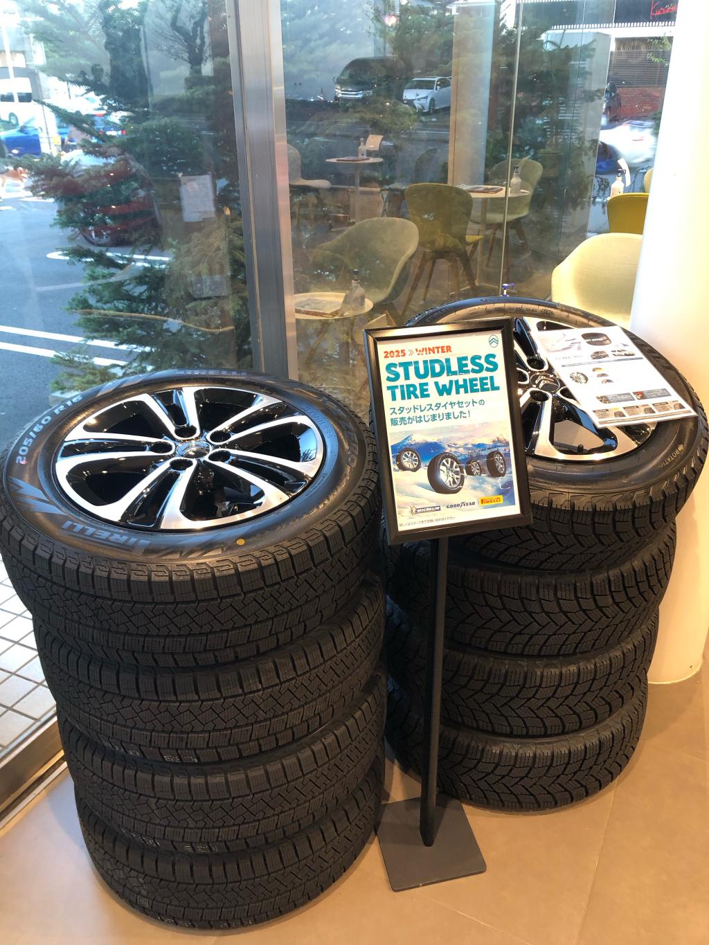 スタッドレスタイヤ展示中！