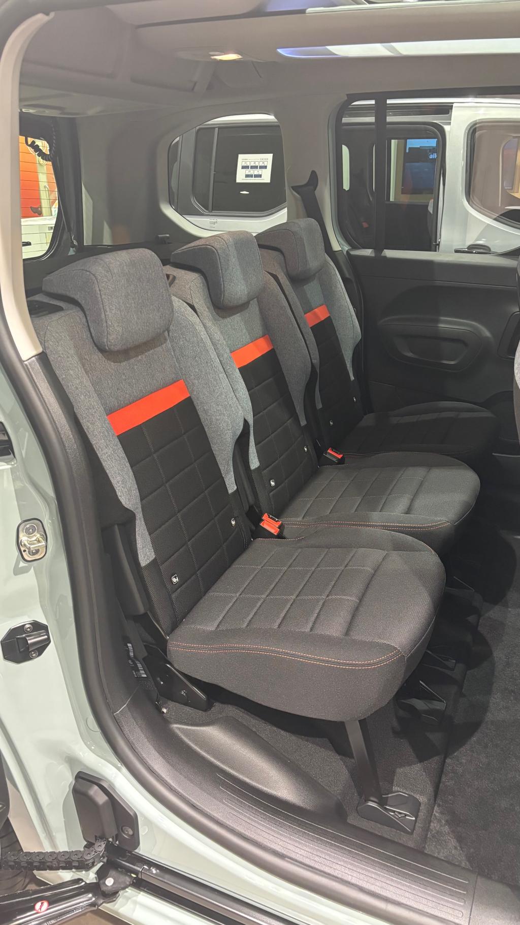 BERLINGO Aqua Green デビューフェア  本日より！　（インテリア）