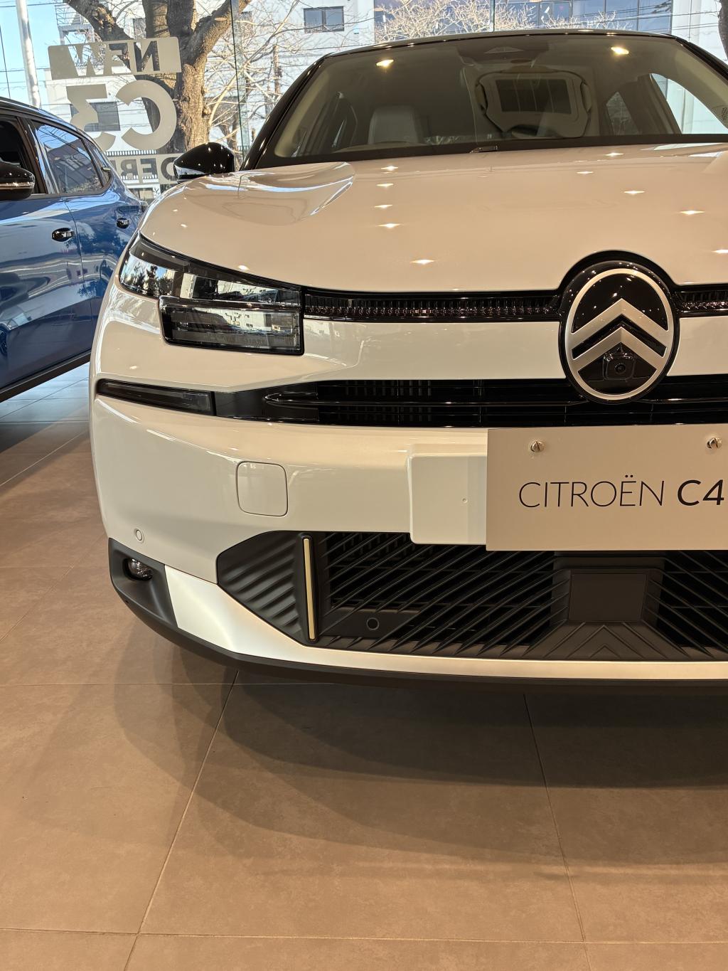 何て綺麗なエクステリアのボディーライン(新型Ｃ４）