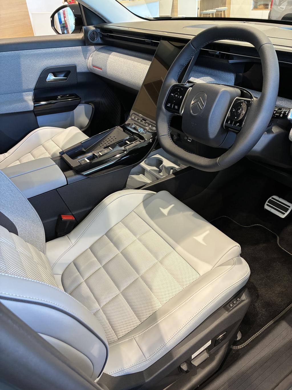 新型Ｃ５エアクロスＭＨＥＶ(インテリアの情景）
