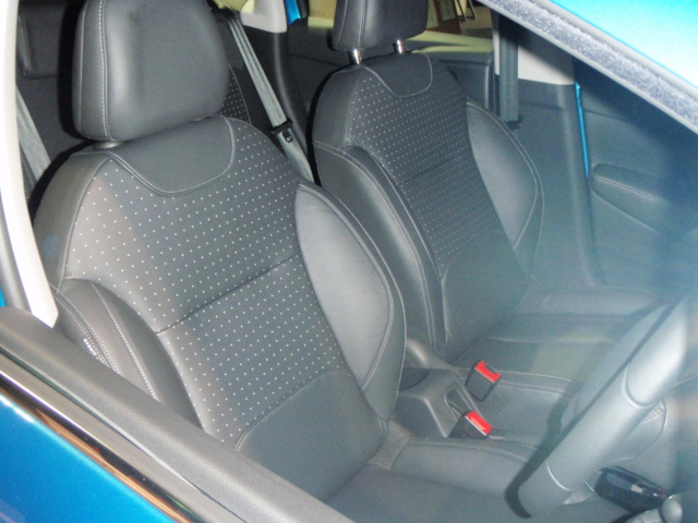 C3 レザーエディション即納車あります