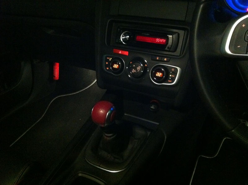 なんでやねん。