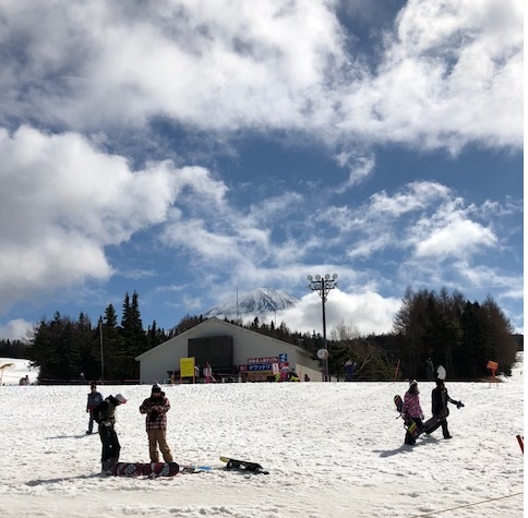 先日、スノーボードに行ってきました！