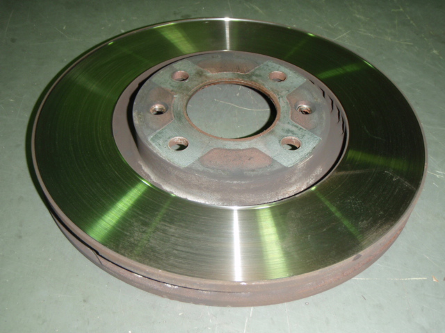 ブレーキローターも摩耗します。