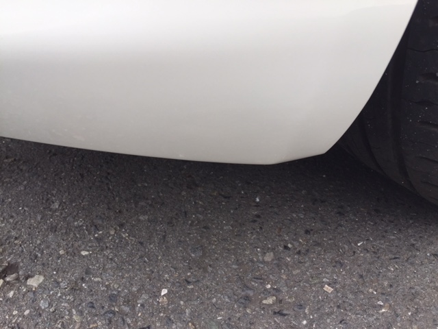 シトロエン横浜緑お得意のクイック鈑金！本日も施工しております