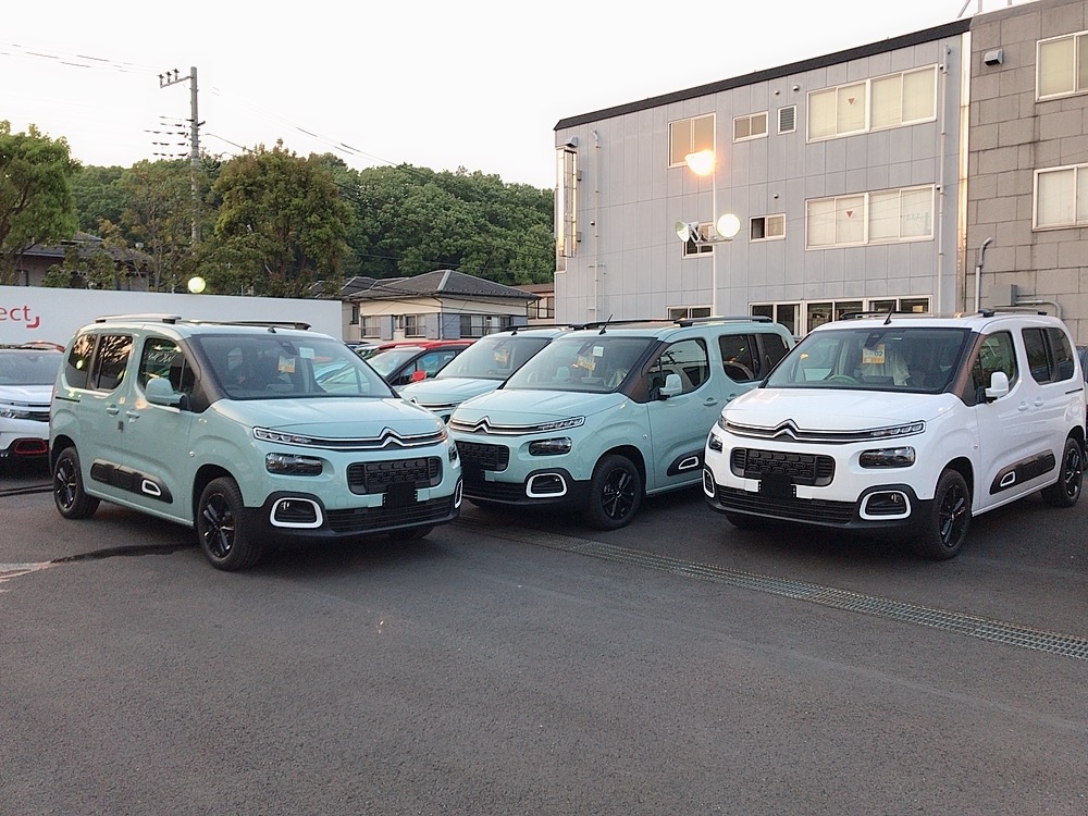 ベルランゴ渋滞中！