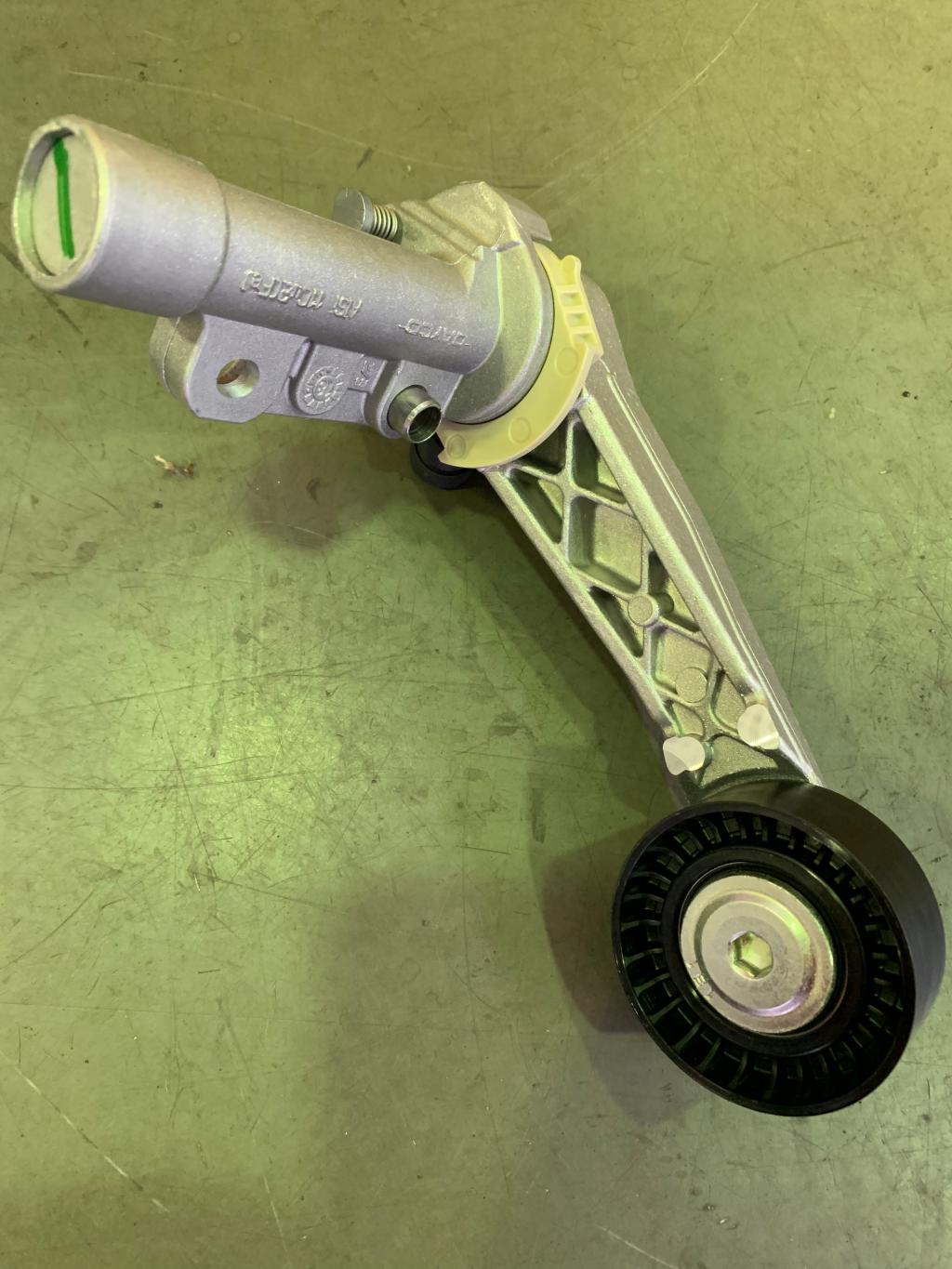 ベルトテンショナー