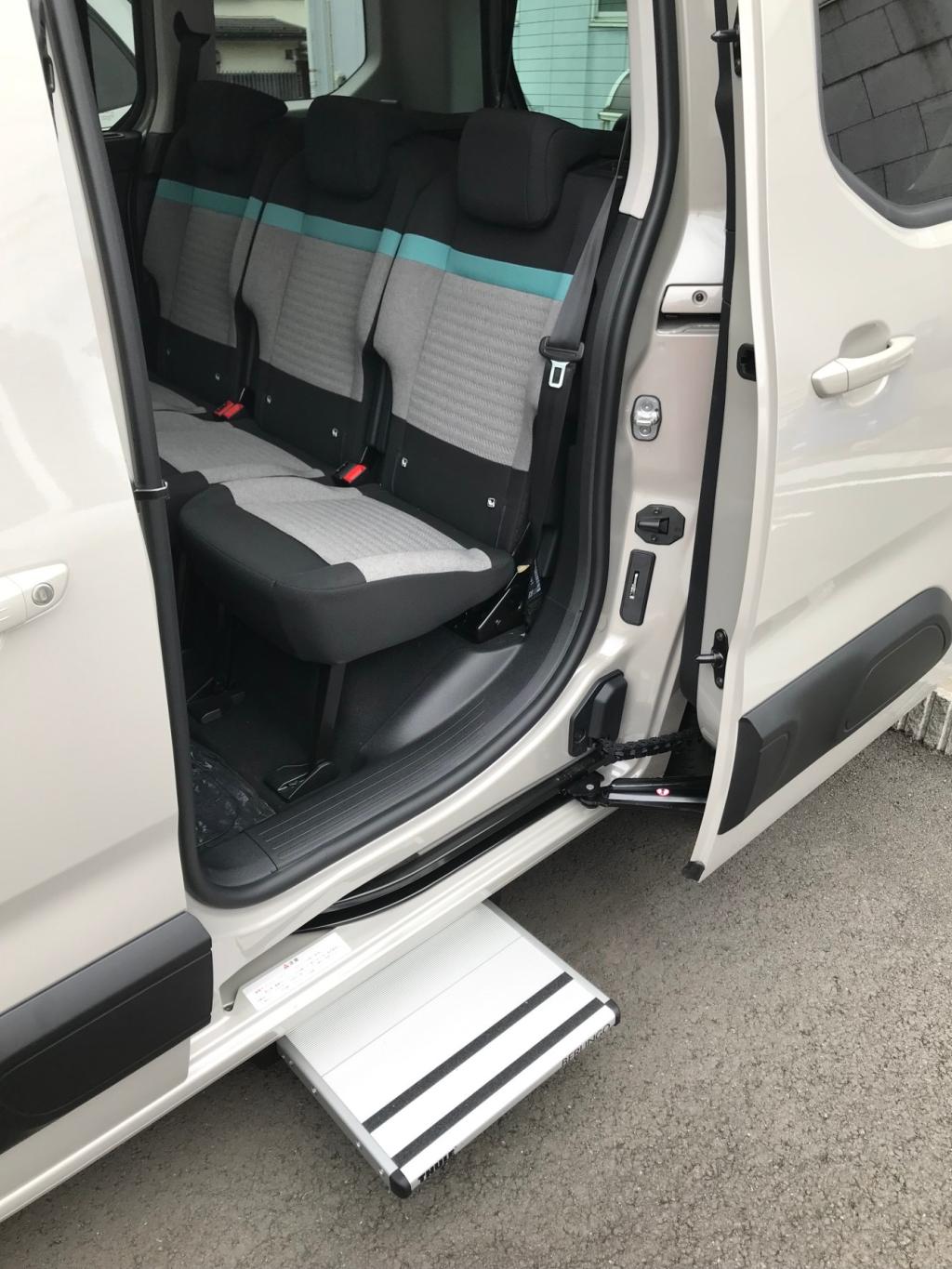 オートサイドステップ