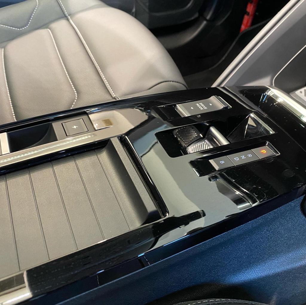 C4は新境地（インテリア）岩岸