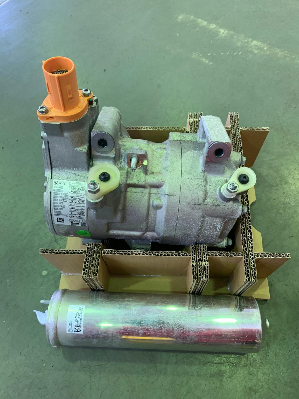 E-TENSEエアコンコンプレッサー