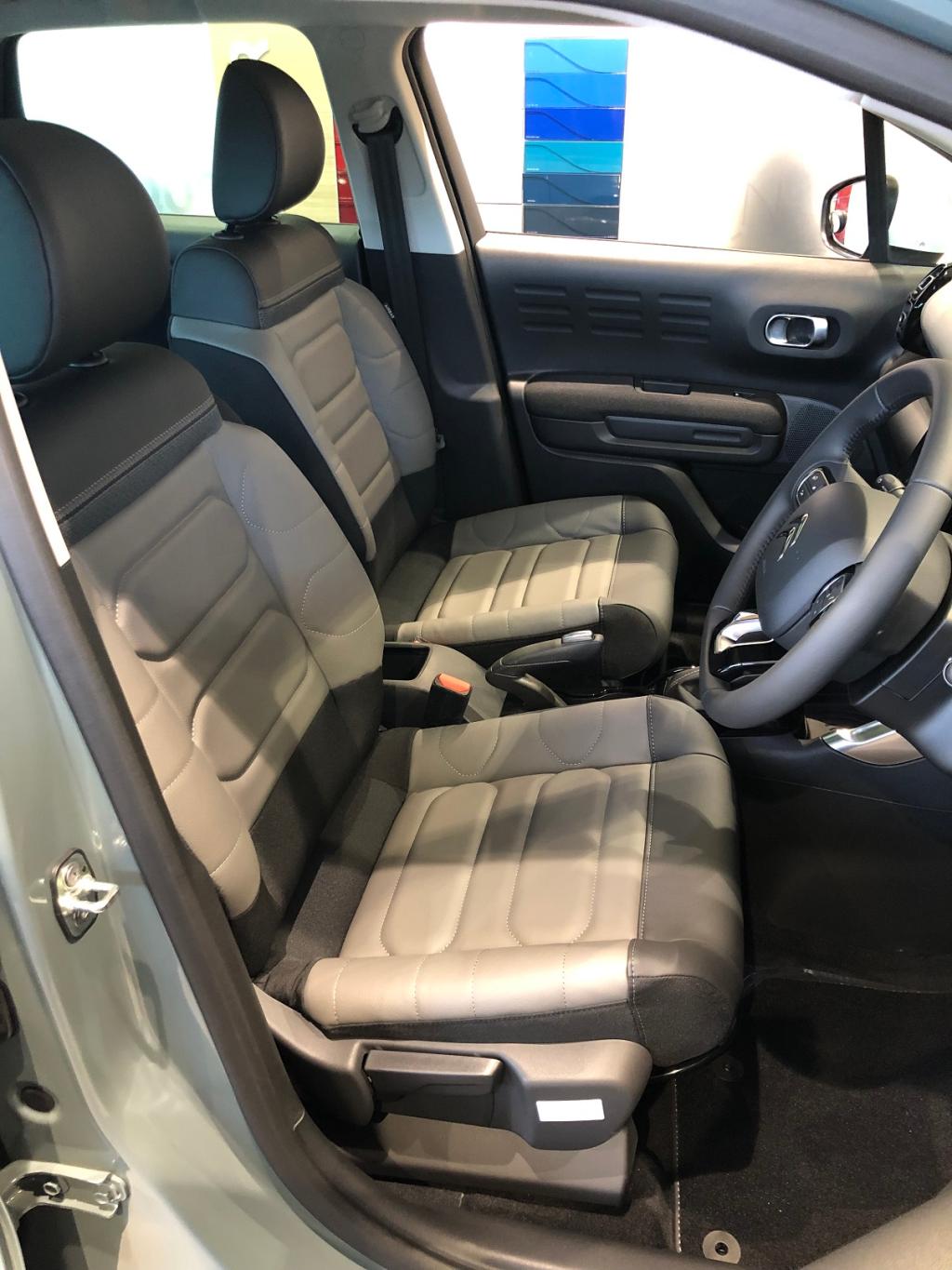 さりげなく光るインテリア。