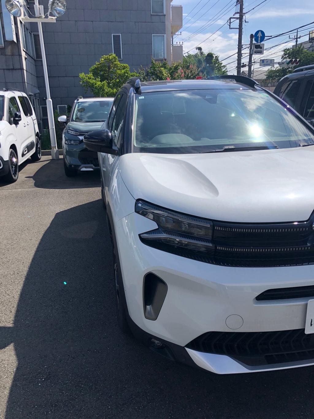 SUV越しのSUV(エアクロス２景）