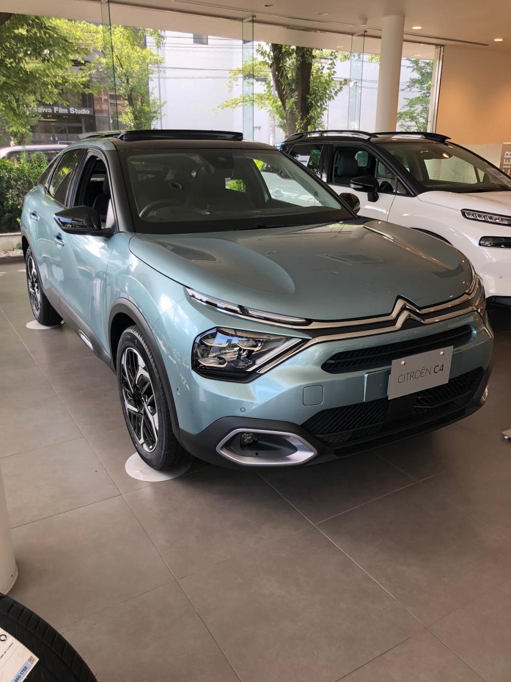 C4は電気もディーゼルもお選びいただけます。