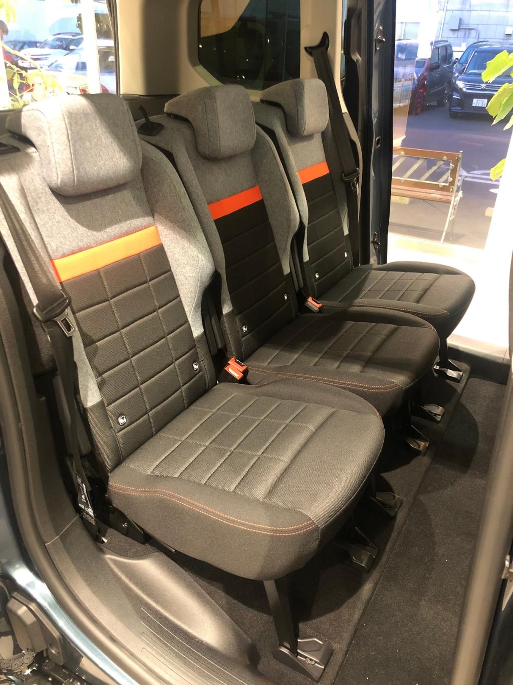 新型ベルランゴXTRローンチエディション後部座席。