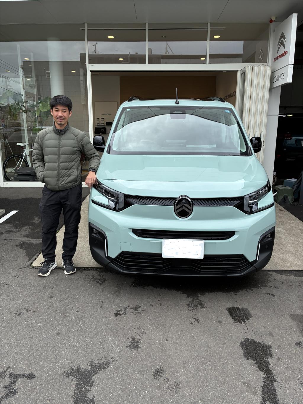 新オーナー様ご納車式(試乗感が決めて？ＢＥＲＬＩＮＧＯアクアグリーン）