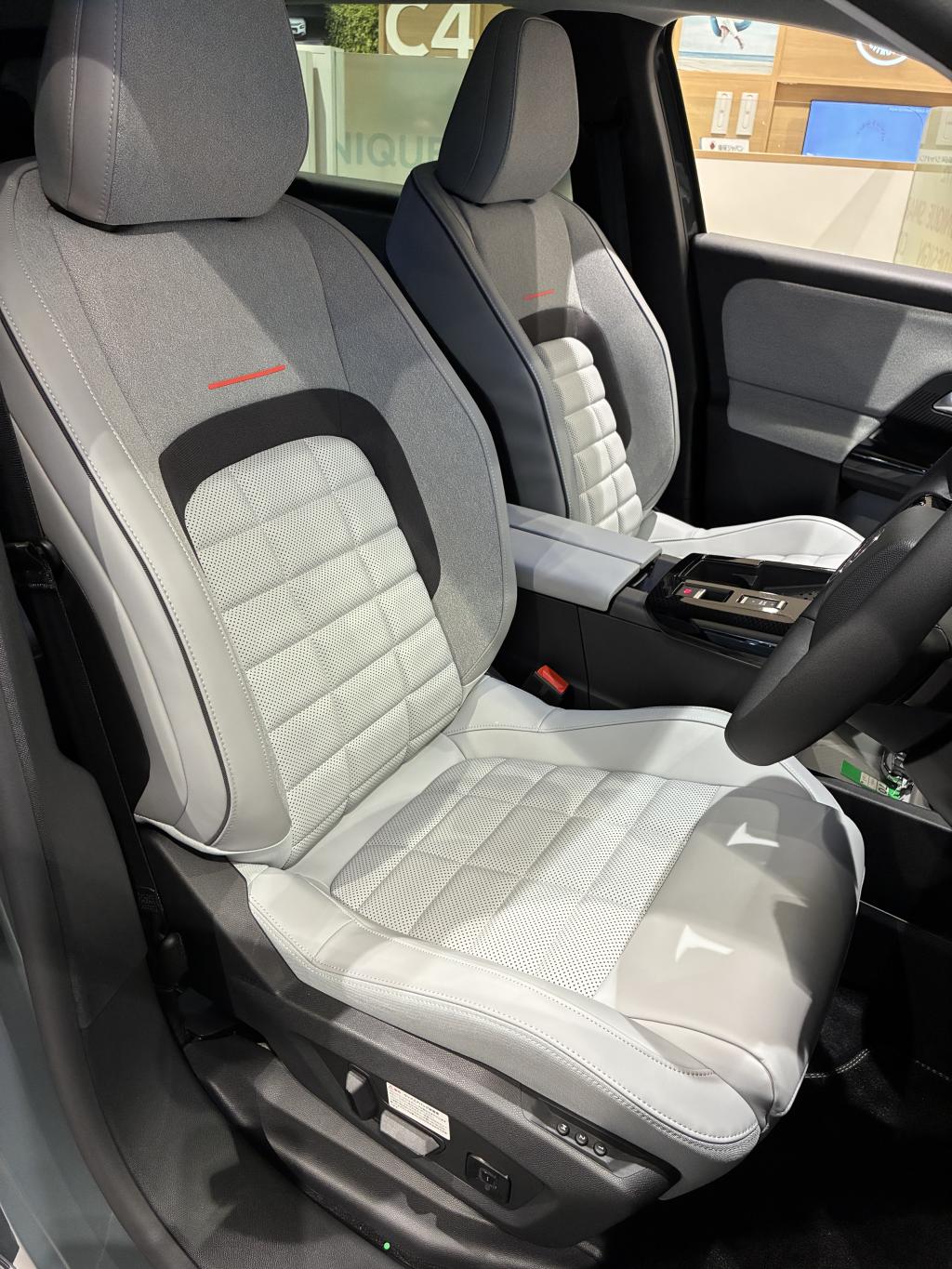 新型Ｃ５エアクロスＭＨＥＶ(インテリア編）