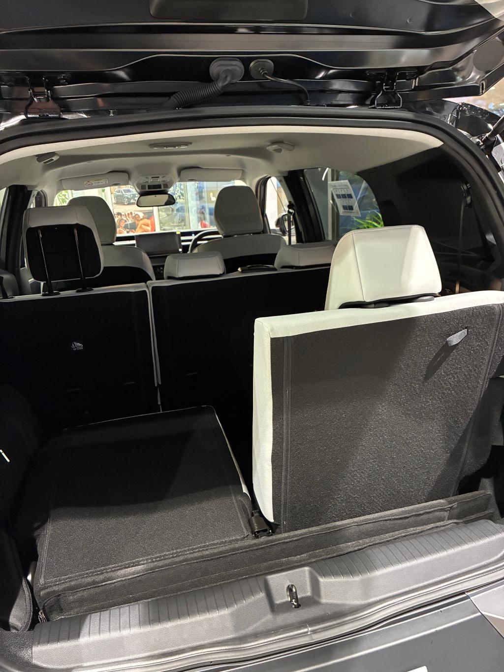 新型Ｃ３エアクロスＨＹＢＲＩＤ(インテリア興味津々編）